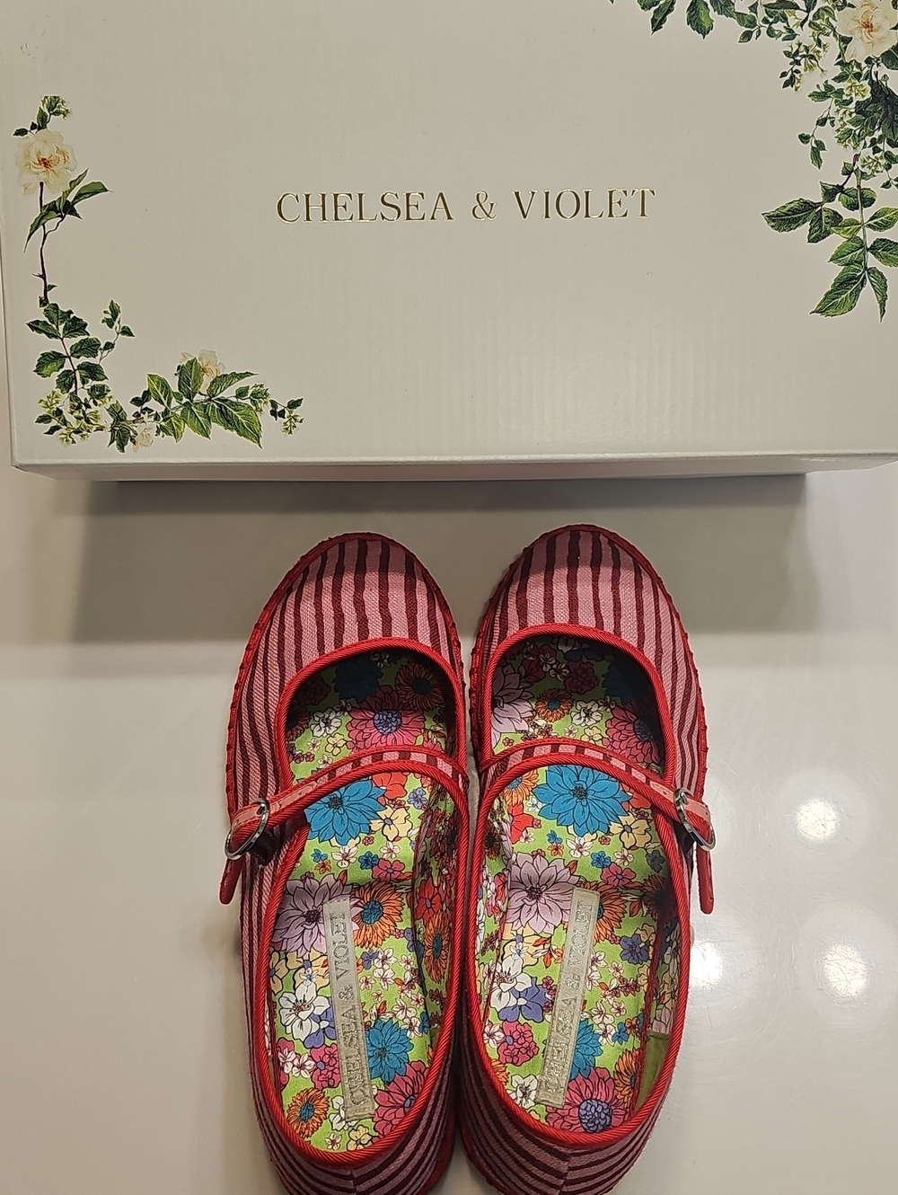 Chelsea & Violet Womens' Red Striped Mary Jane Shoes Size 7.5.